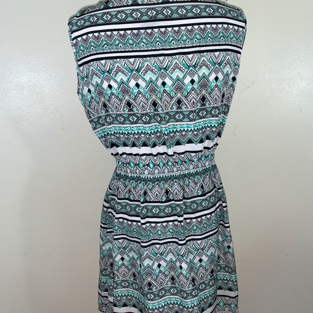 Patterned Dress - Picture 4 of 6